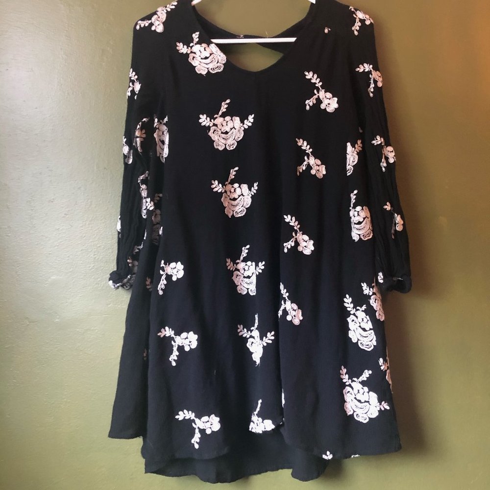 Altar'd State black and white floral swing dress